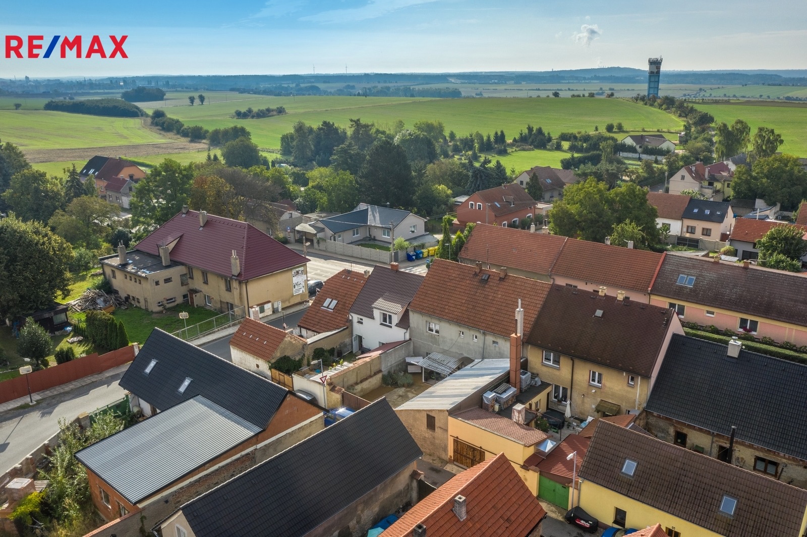 Řadový rodinný dům 5+1 v Tuřanech s dvěma dílnami a zahradou - fotografie 5