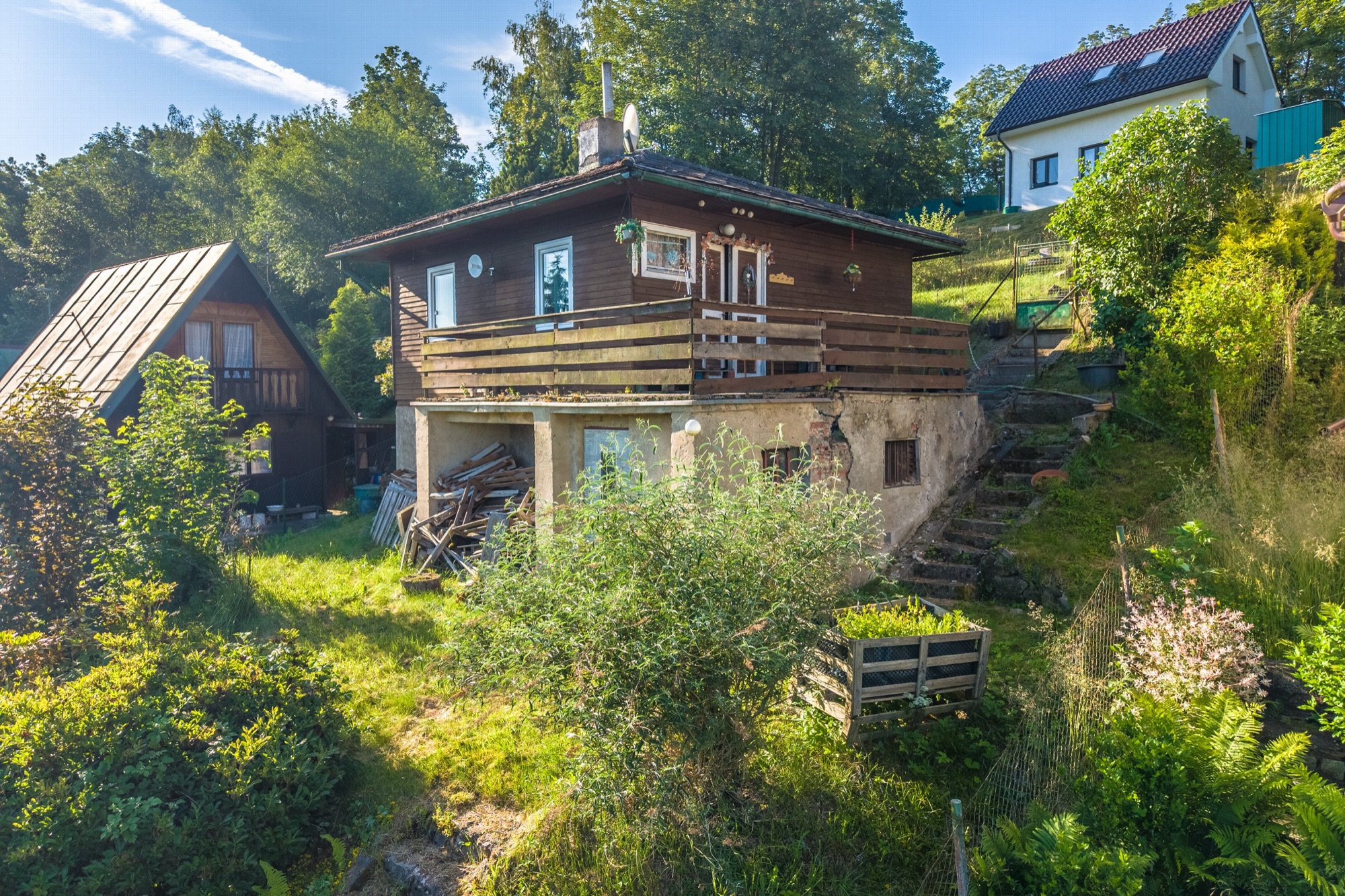 Chata 2+1 na skále nad Ledečkem - výhled do údolí Sázavy - fotografie 3