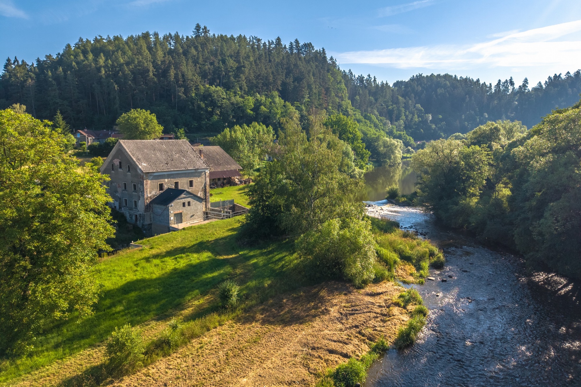 Chata 2+1 na skále nad Ledečkem - výhled do údolí Sázavy - fotografie 11