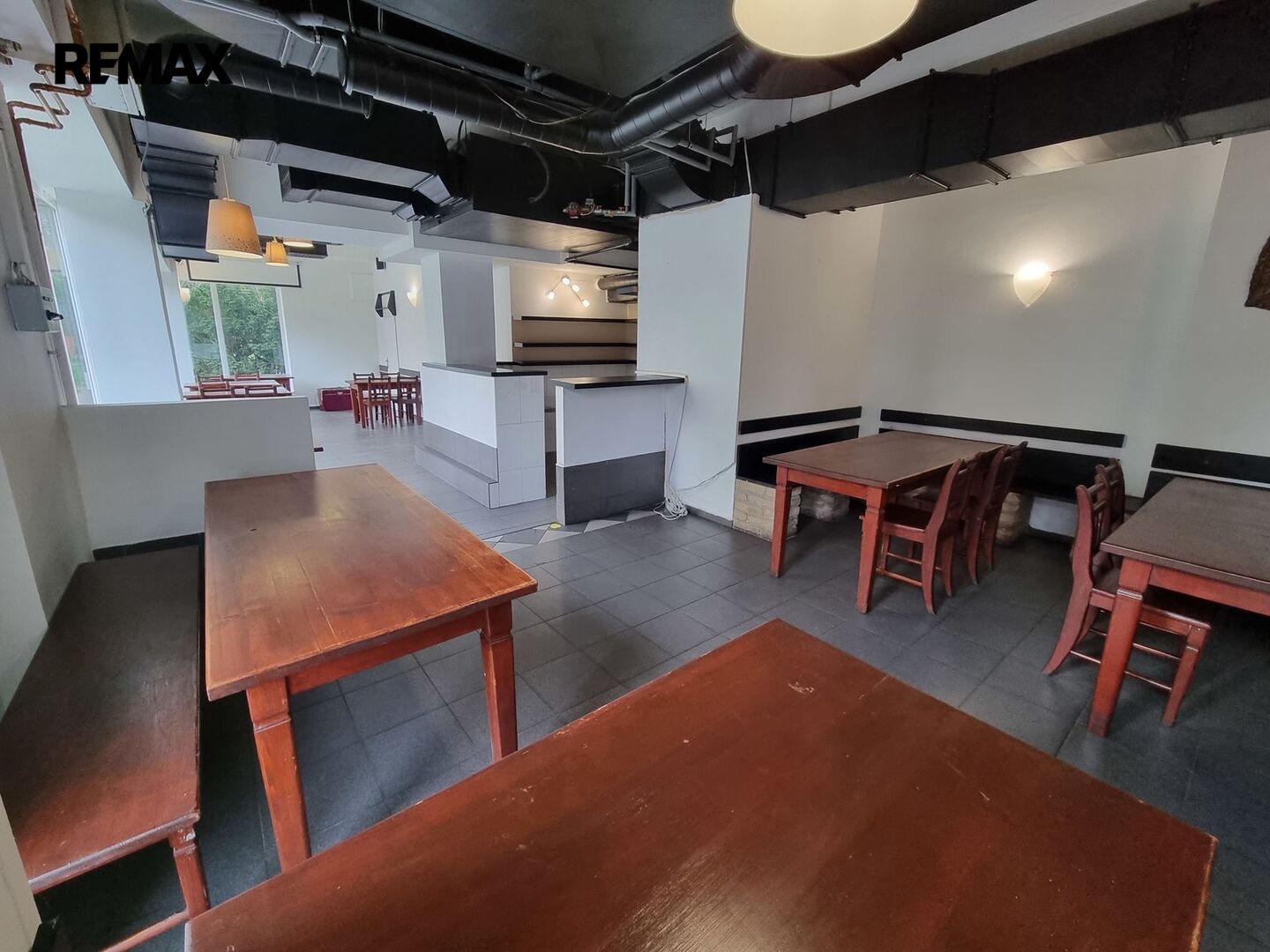 Plně vybavená restaurace u Nemocnice Motol - fotografie 1