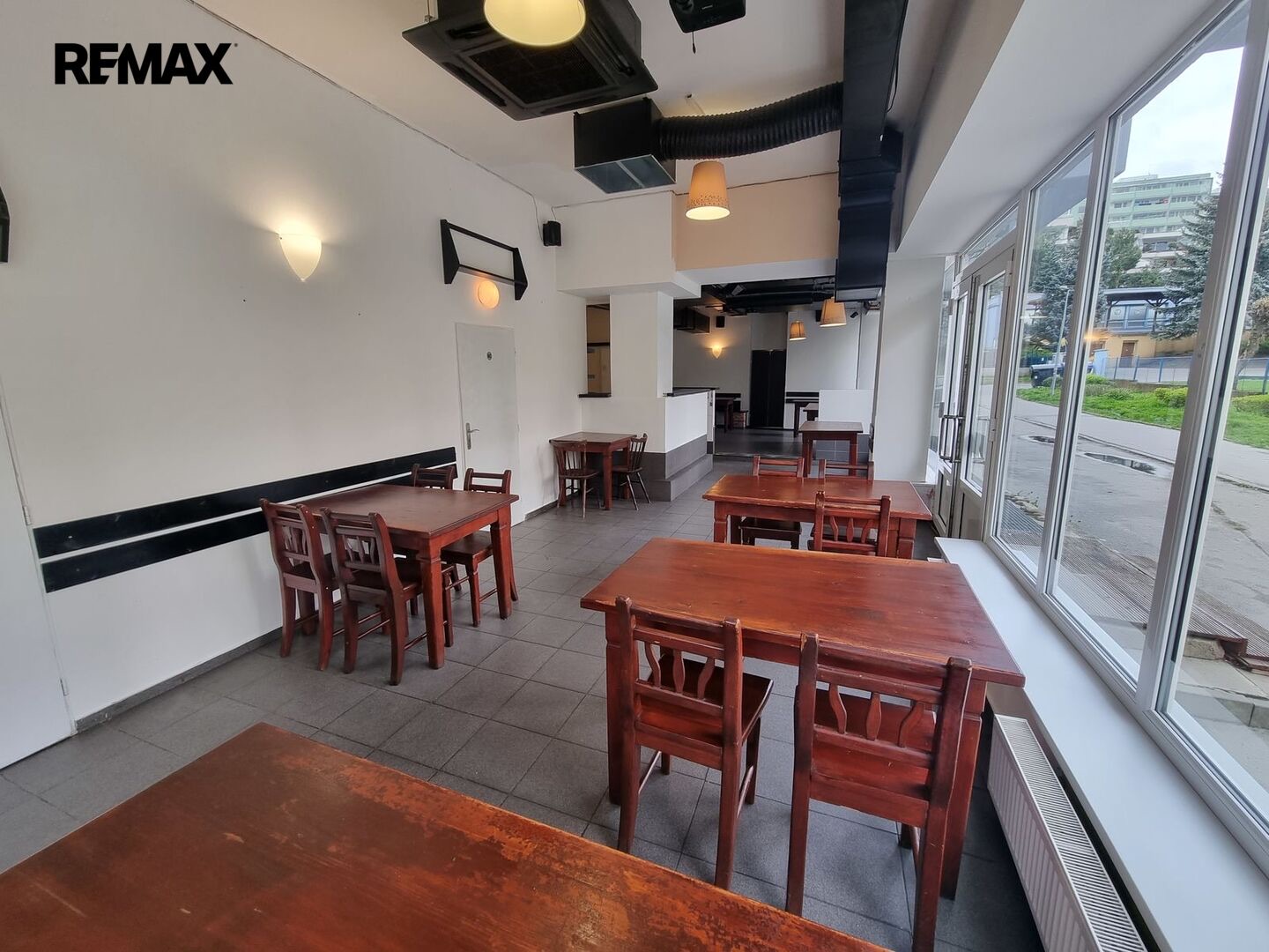 Plně vybavená restaurace u Nemocnice Motol - fotografie 4