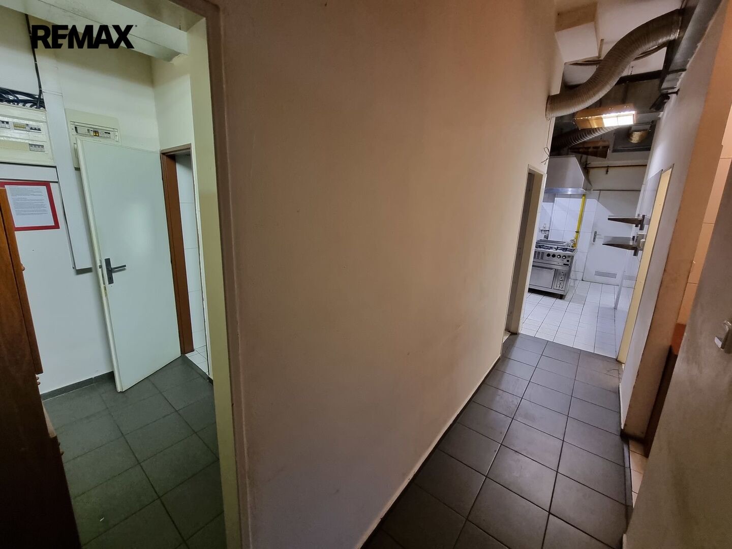 Plně vybavená restaurace u Nemocnice Motol - fotografie 10