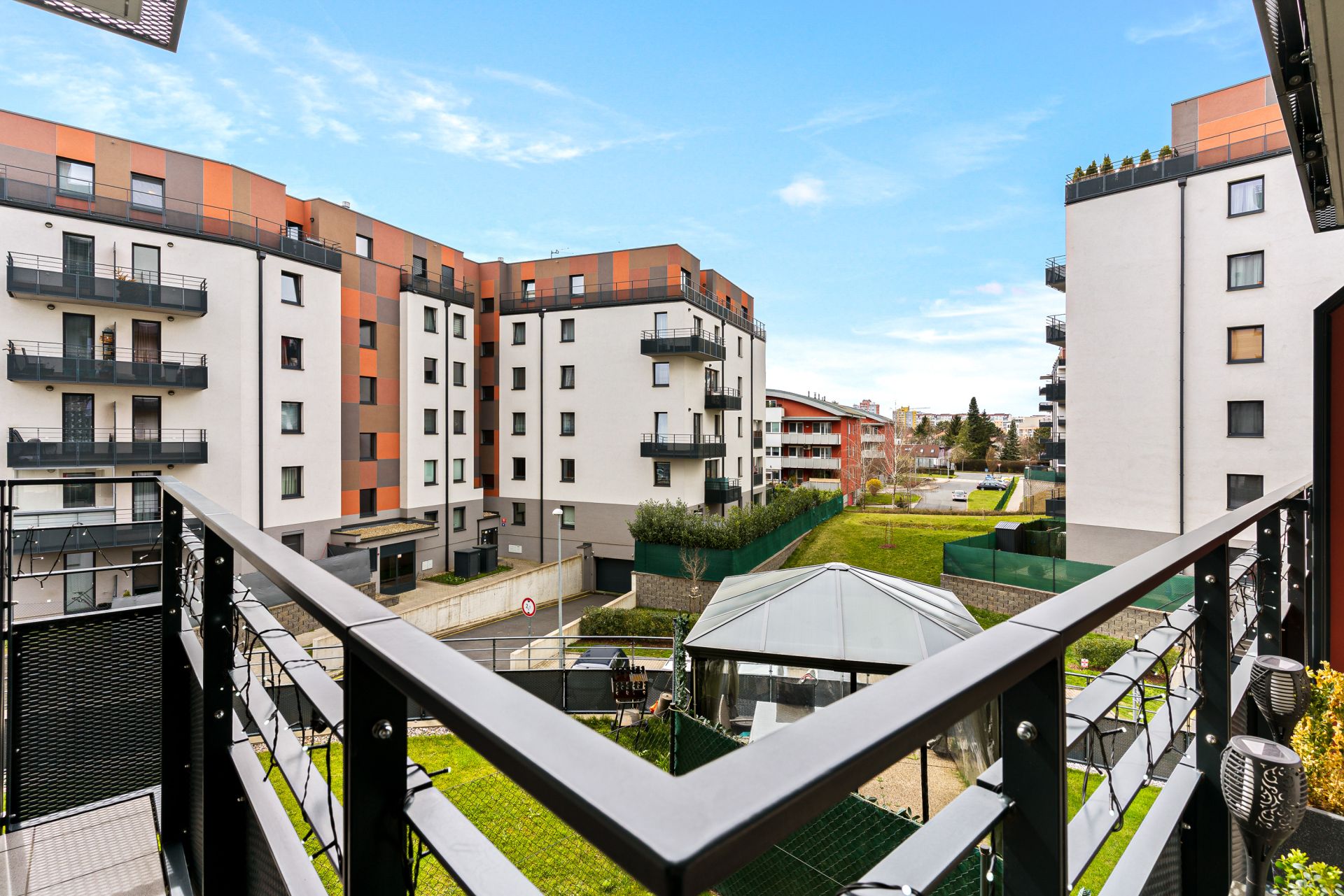 Praha 9 – Letňany | Novostavba s velkým balkonem i parkováním